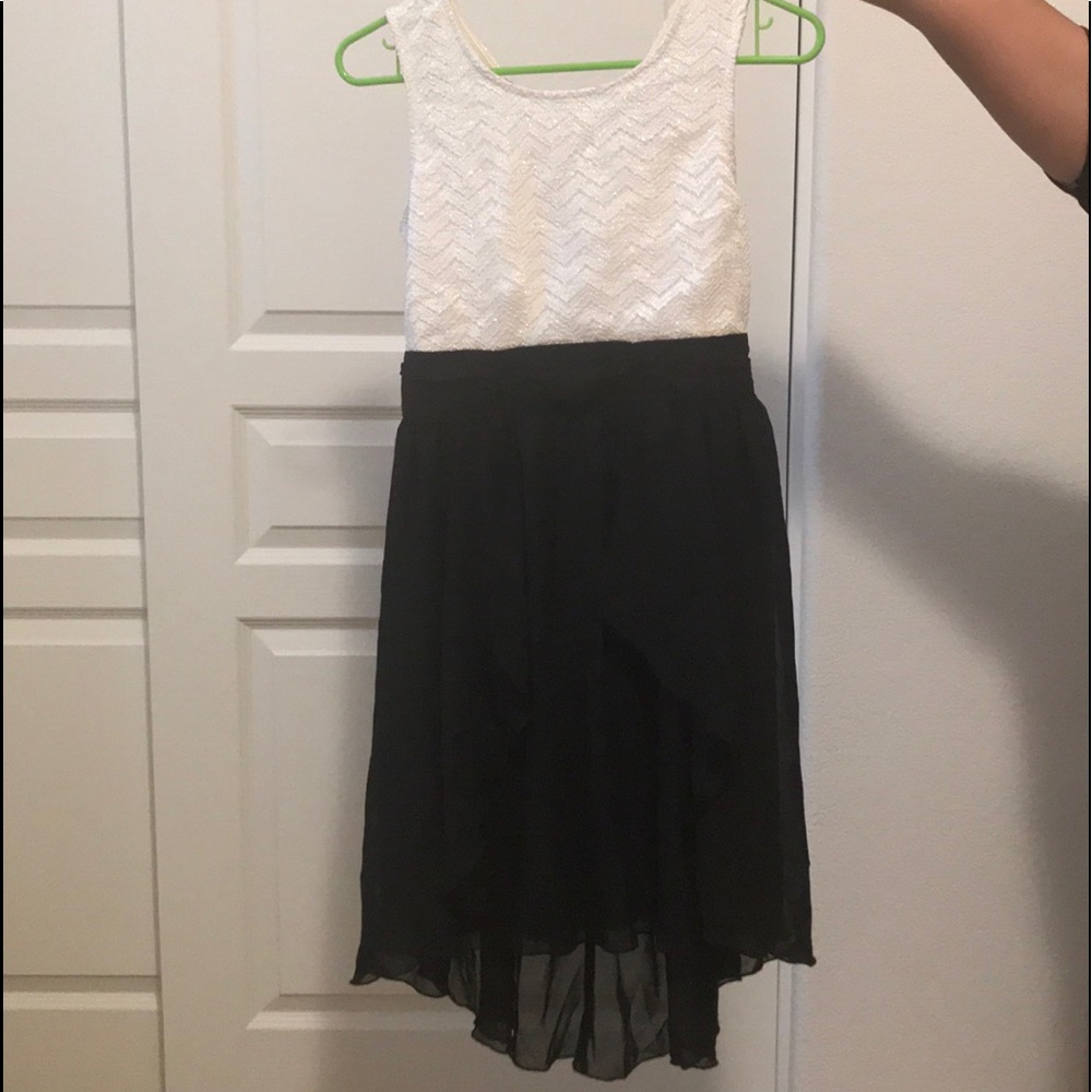 Black and whit up-down dress